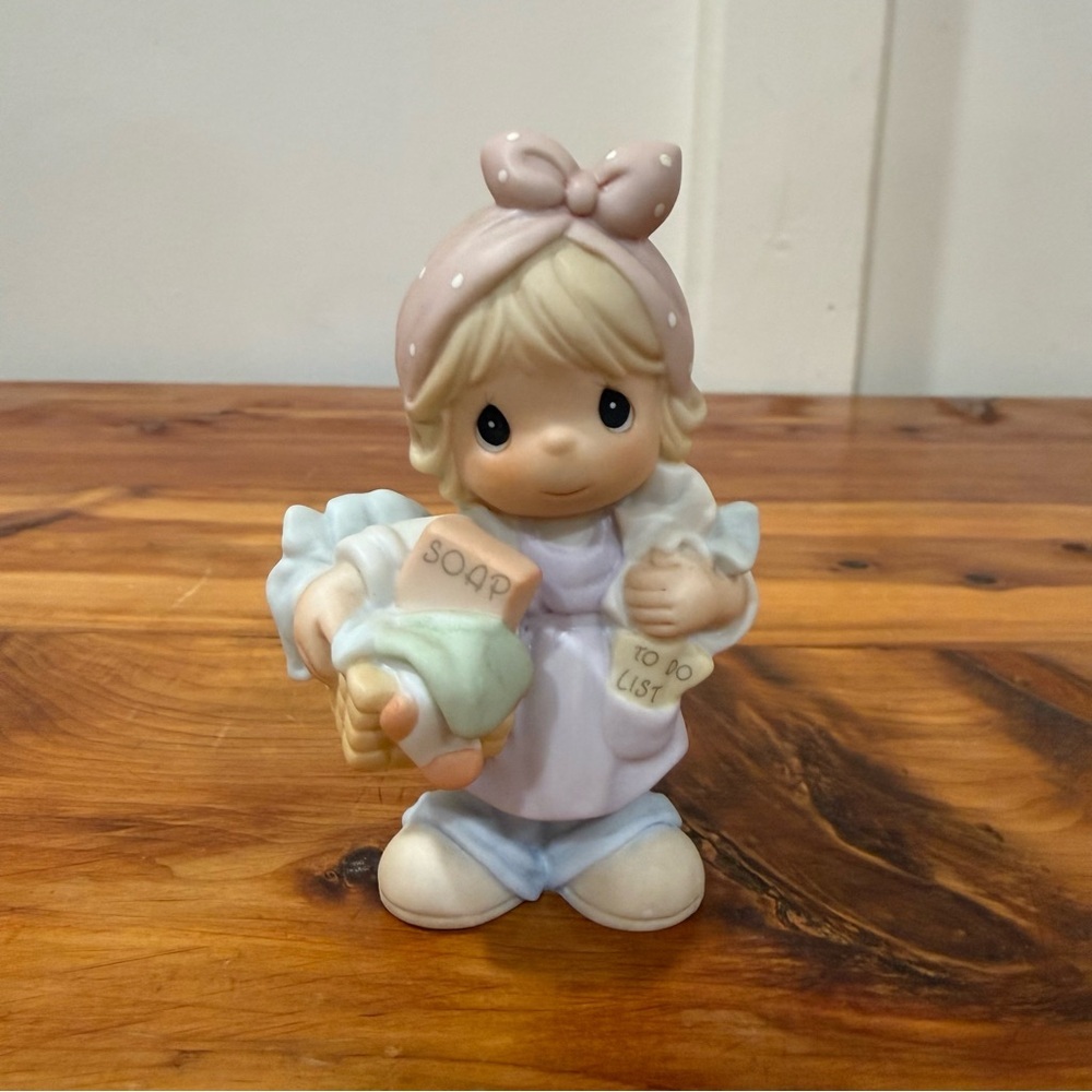 Vintage 2000 Precious Moments "A Mother's Job is Never Done" Figurine